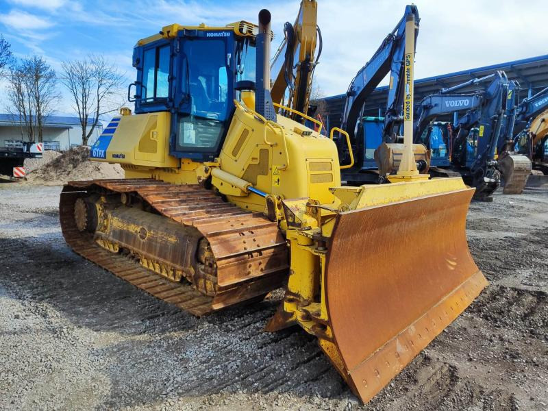 Komatsu D61PX-23 - Buldózer: 3 kép. Komatsu D61PX-23 - Buldózer: 3 kép.