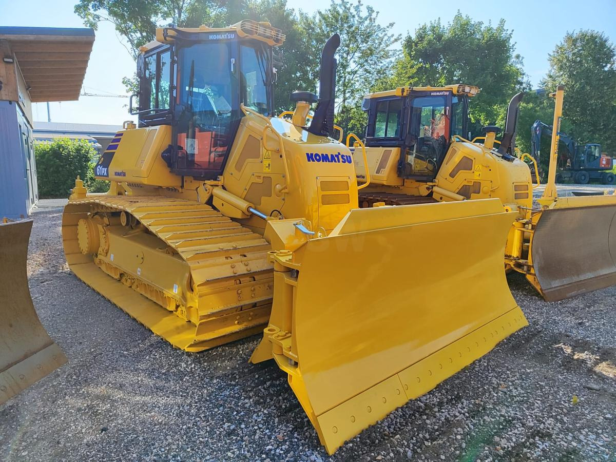 Komatsu D61PX-24E0 - Buldózer: 3 kép. Komatsu D61PX-24E0 - Buldózer: 3 kép.