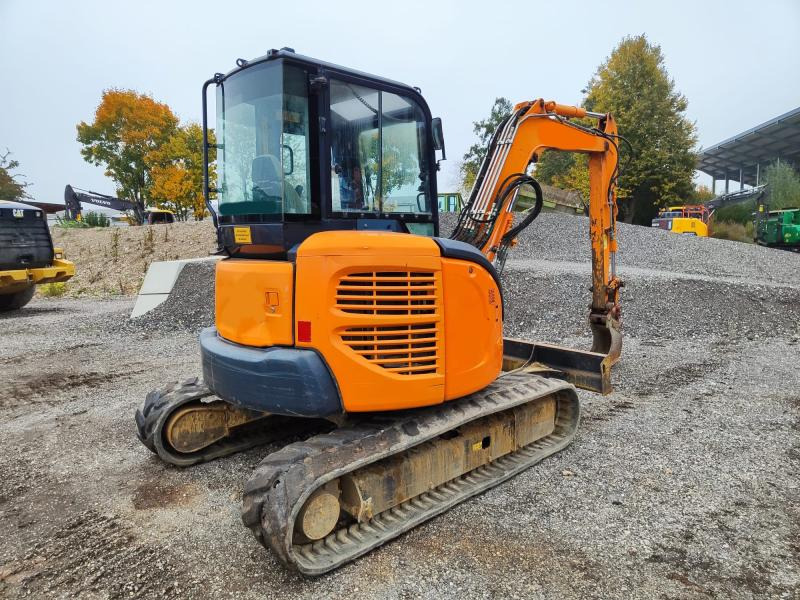 Komatsu PC45MR-3 - Minikotró: 2 kép. Komatsu PC45MR-3 - Minikotró: 2 kép.