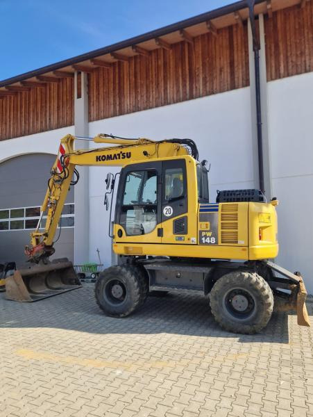 Komatsu PW148-8 - Gumikerekes kotró: 1 kép. Komatsu PW148-8 - Gumikerekes kotró: 1 kép.