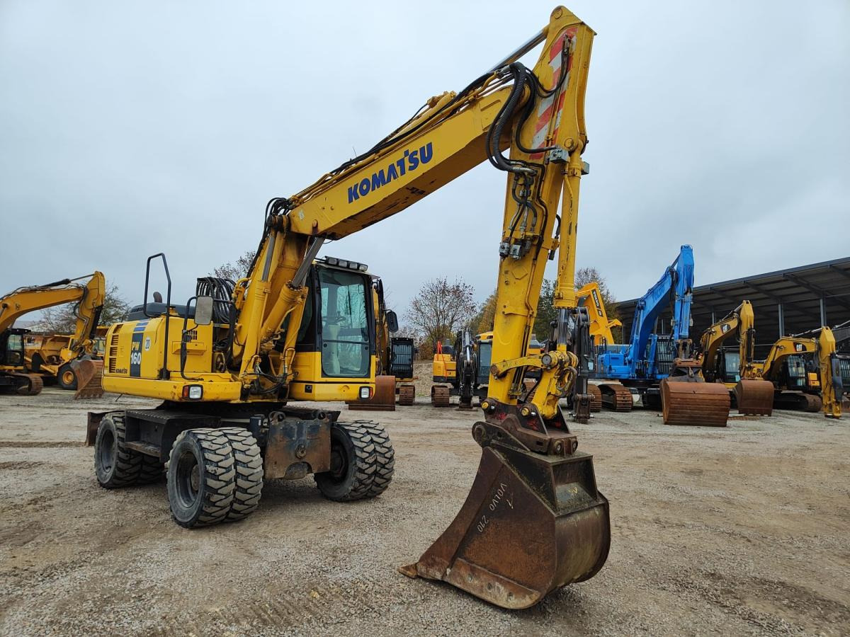 Komatsu PW160-8 - Gumikerekes kotró: 3 kép. Komatsu PW160-8 - Gumikerekes kotró: 3 kép.