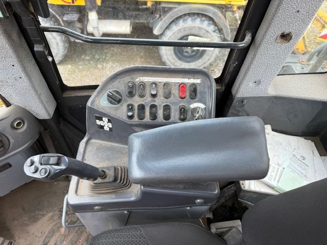 Gumikerekes homlokrakodó Komatsu WA380-6: 9 kép.