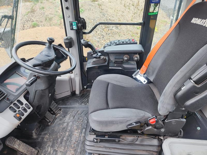 Komatsu WA380-8E0 - Gumikerekes homlokrakodó: 5 kép. Komatsu WA380-8E0 - Gumikerekes homlokrakodó: 5 kép.