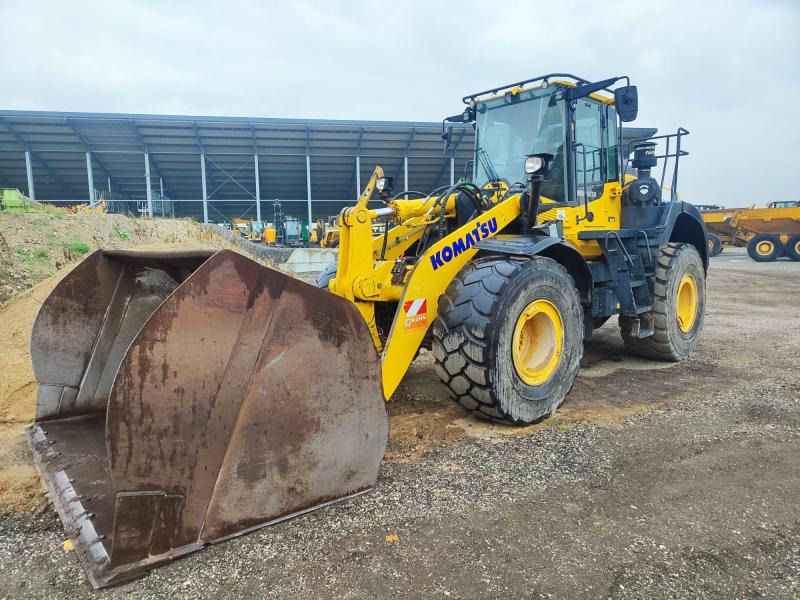 Komatsu WA380-8E0 - Gumikerekes homlokrakodó: 2 kép. Komatsu WA380-8E0 - Gumikerekes homlokrakodó: 2 kép.