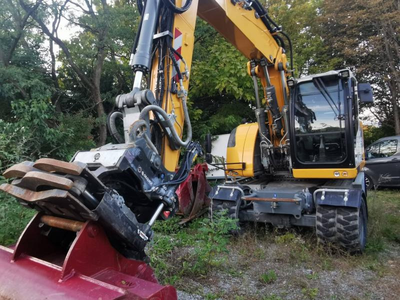 Liebherr A918 Compact - Gumikerekes kotró: 2 kép. Liebherr A918 Compact - Gumikerekes kotró: 2 kép.