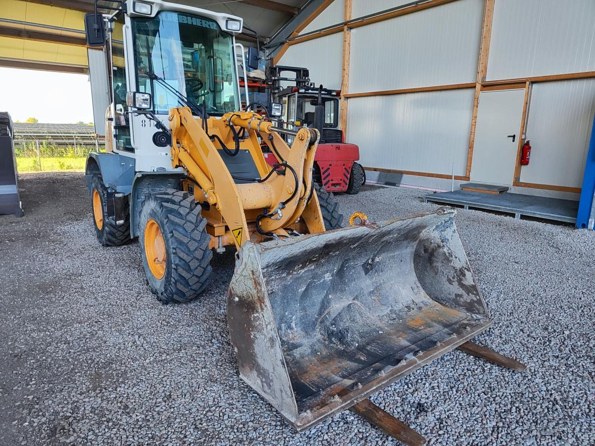 Liebherr L506 Stereo - Gumikerekes homlokrakodó: 4 kép. Liebherr L506 Stereo - Gumikerekes homlokrakodó: 4 kép.
