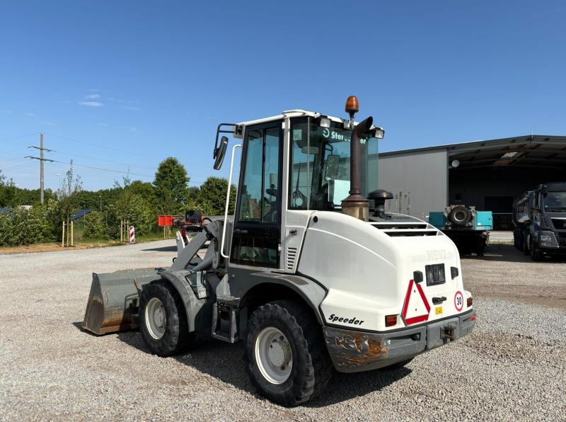 Liebherr L507 - Gumikerekes homlokrakodó: 1 kép. Liebherr L507 - Gumikerekes homlokrakodó: 1 kép.
