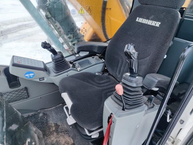Liebherr LH22 - Hulladék kotró: 5 kép. Liebherr LH22 - Hulladék kotró: 5 kép.