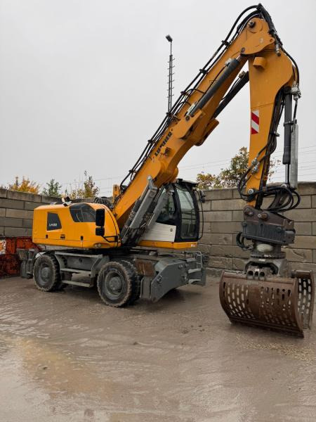 Liebherr LH22 - Hulladék kotró: 2 kép. Liebherr LH22 - Hulladék kotró: 2 kép.