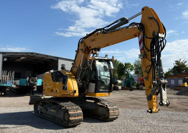 Liebherr R914 Compact Litronic - Lánctalpas kotró: 3 kép. Liebherr R914 Compact Litronic - Lánctalpas kotró: 3 kép.