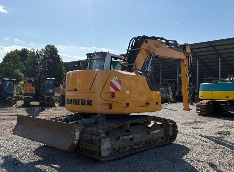 Liebherr R914 Compact Litronic - Lánctalpas kotró: 4 kép. Liebherr R914 Compact Litronic - Lánctalpas kotró: 4 kép.