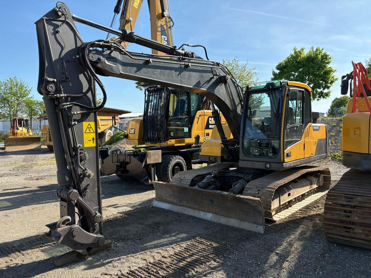 Volvo EC140 D - Lánctalpas kotró: 2 kép. Volvo EC140 D - Lánctalpas kotró: 2 kép.