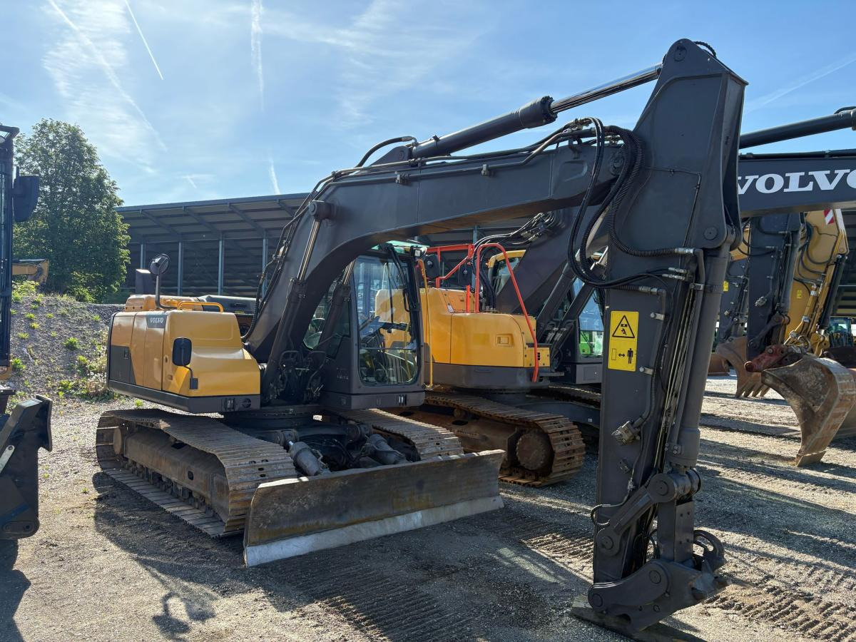Volvo EC140 D - Lánctalpas kotró: 3 kép. Volvo EC140 D - Lánctalpas kotró: 3 kép.