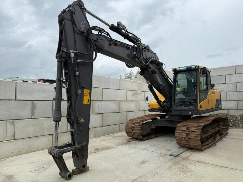 Volvo EC180 D - Lánctalpas kotró: 4 kép. Volvo EC180 D - Lánctalpas kotró: 4 kép.