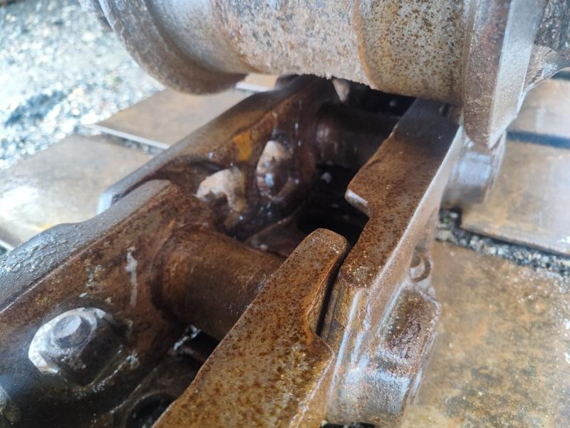 Lánctalpas kotró Volvo EC180 D: 8 kép. Lánctalpas kotró Volvo EC180 D: 8 kép.