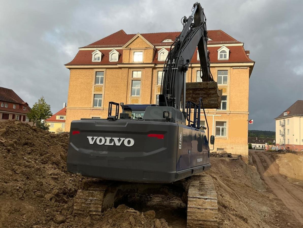Volvo EC220EL - Lánctalpas kotró: 5 kép. Volvo EC220EL - Lánctalpas kotró: 5 kép.