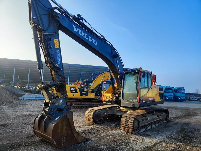 Volvo EC220EL - Lánctalpas kotró: 2 kép. Volvo EC220EL - Lánctalpas kotró: 2 kép.