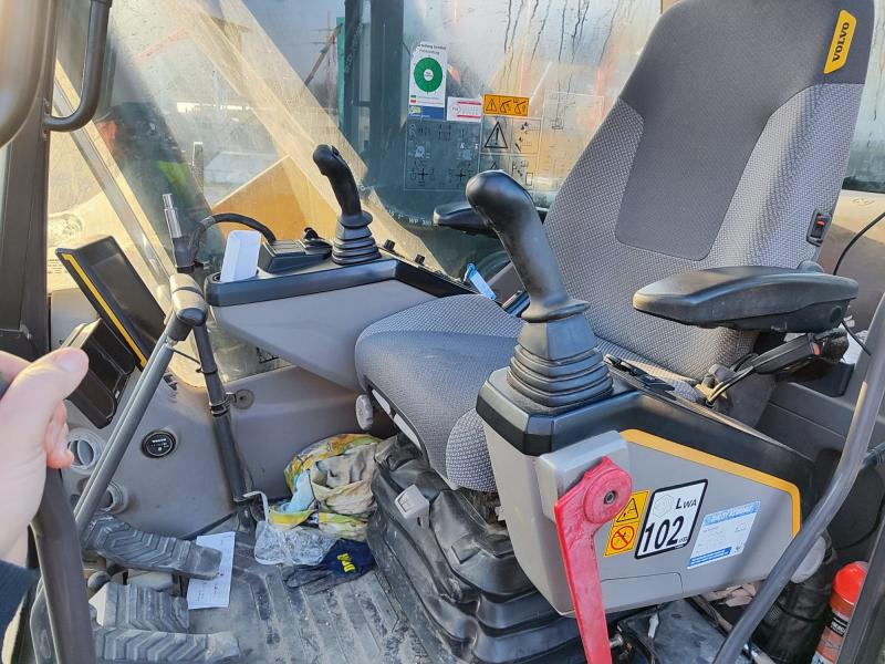 Volvo EC220EL - Lánctalpas kotró: 5 kép. Volvo EC220EL - Lánctalpas kotró: 5 kép.
