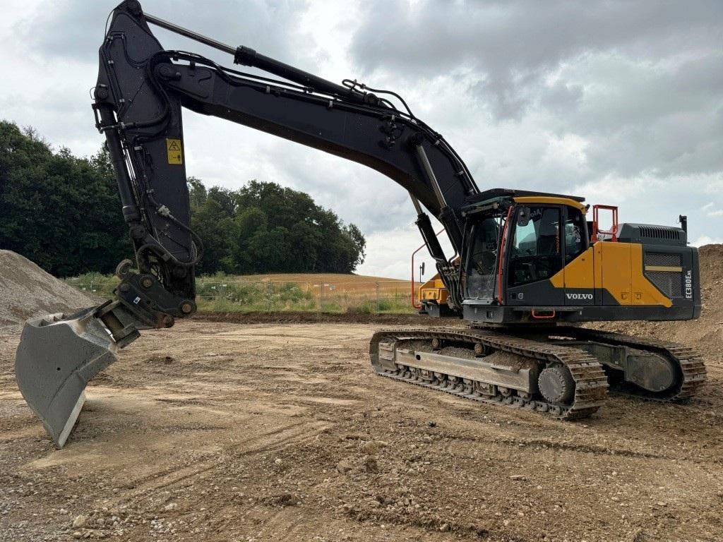 Volvo EC380ENL - Lánctalpas kotró: 1 kép. Volvo EC380ENL - Lánctalpas kotró: 1 kép.