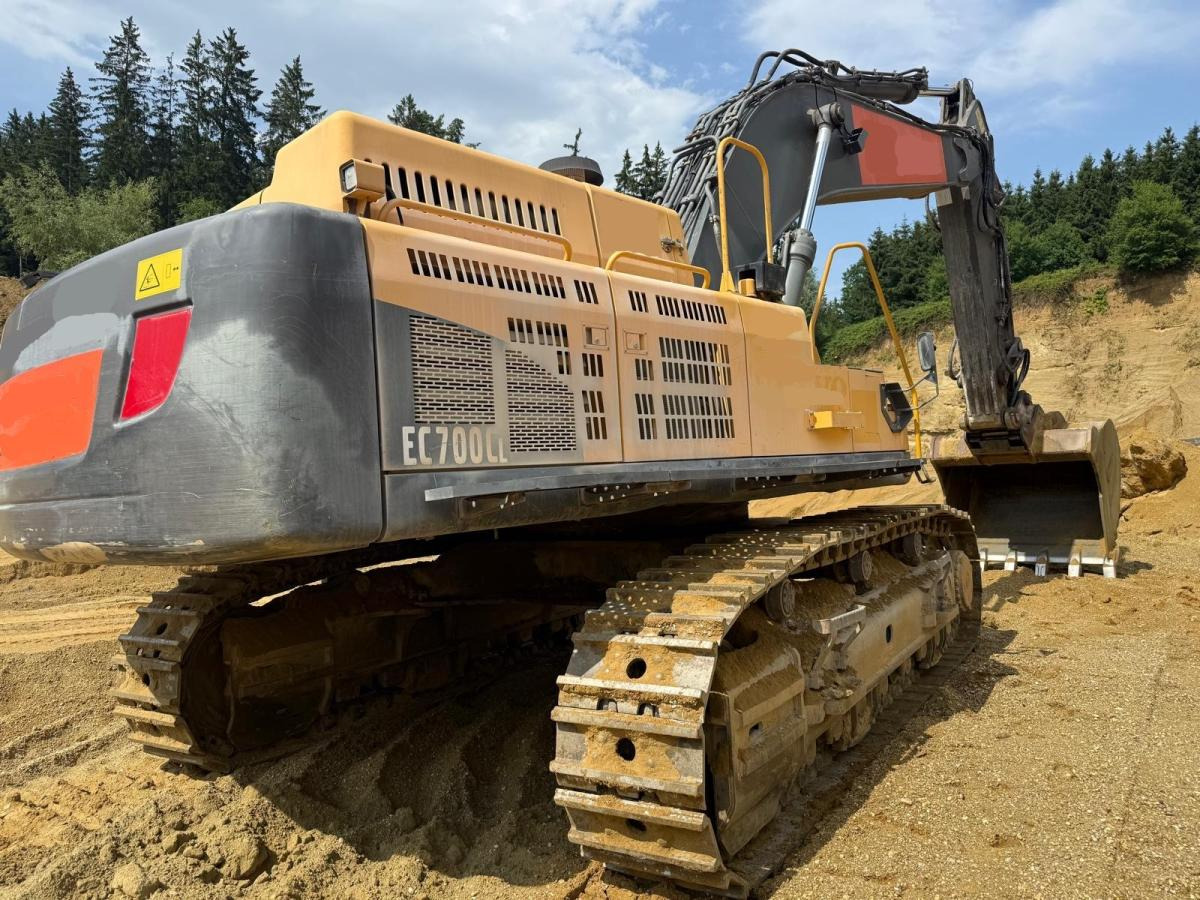 Volvo EC700 CL - Lánctalpas kotró: 2 kép. Volvo EC700 CL - Lánctalpas kotró: 2 kép.