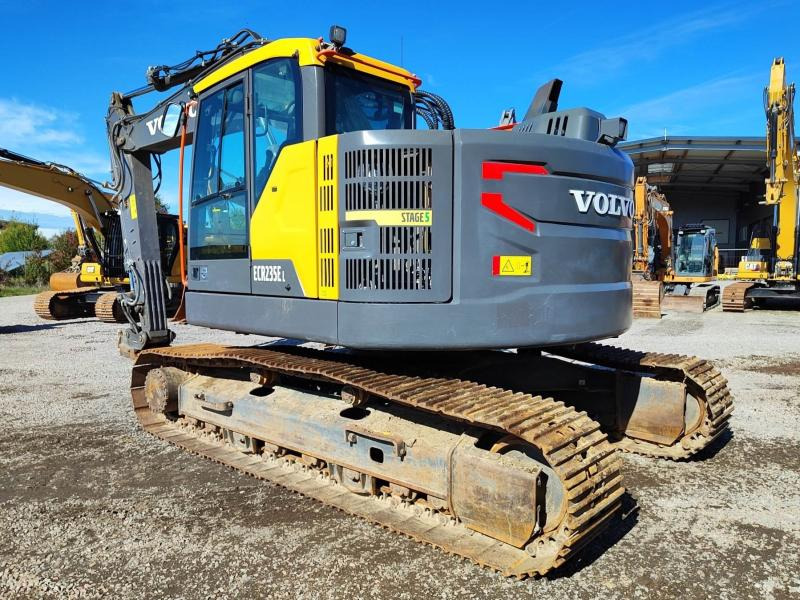 Volvo ECR235EL - Lánctalpas kotró: 1 kép. Volvo ECR235EL - Lánctalpas kotró: 1 kép.