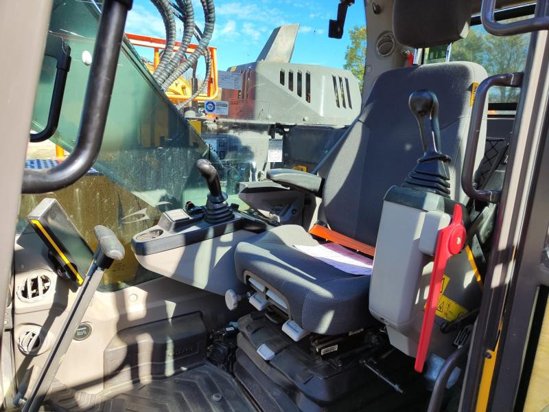 Volvo ECR235EL - Lánctalpas kotró: 5 kép. Volvo ECR235EL - Lánctalpas kotró: 5 kép.