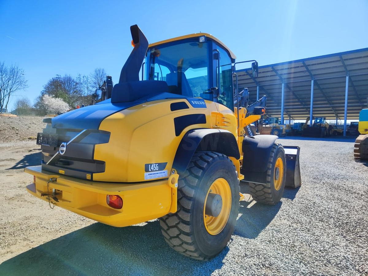 Volvo L 45 G - Gumikerekes homlokrakodó: 4 kép. Volvo L 45 G - Gumikerekes homlokrakodó: 4 kép.