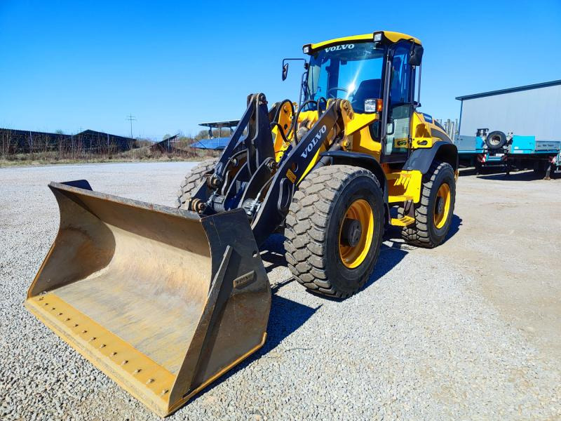 Volvo L 45 G - Gumikerekes homlokrakodó: 2 kép. Volvo L 45 G - Gumikerekes homlokrakodó: 2 kép.