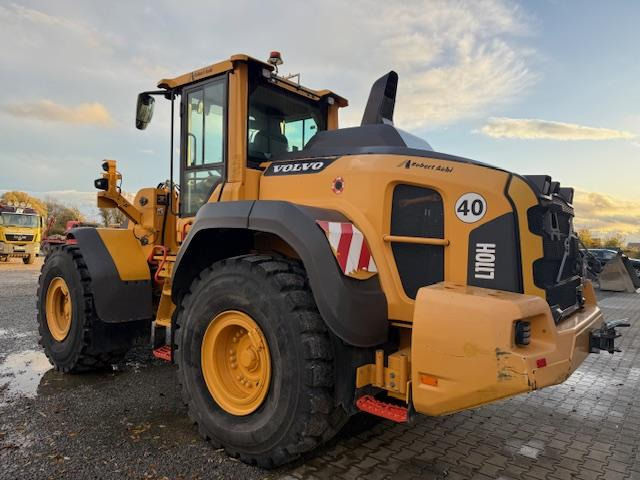 Volvo L110H - Gumikerekes homlokrakodó: 1 kép. Volvo L110H - Gumikerekes homlokrakodó: 1 kép.