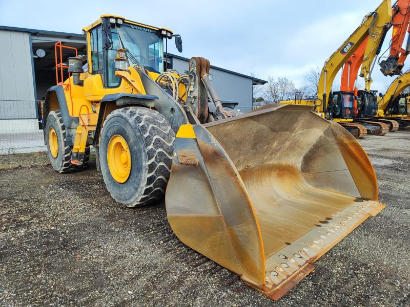 Volvo L150H - Gumikerekes homlokrakodó: 2 kép. Volvo L150H - Gumikerekes homlokrakodó: 2 kép.