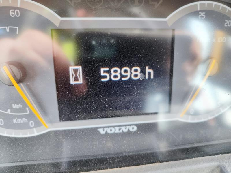 Volvo L150H - Gumikerekes homlokrakodó: 5 kép. Volvo L150H - Gumikerekes homlokrakodó: 5 kép.