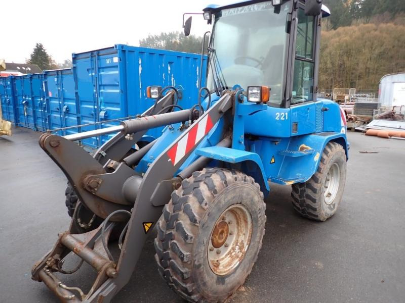 Volvo L30B - Gumikerekes homlokrakodó: 3 kép. Volvo L30B - Gumikerekes homlokrakodó: 3 kép.