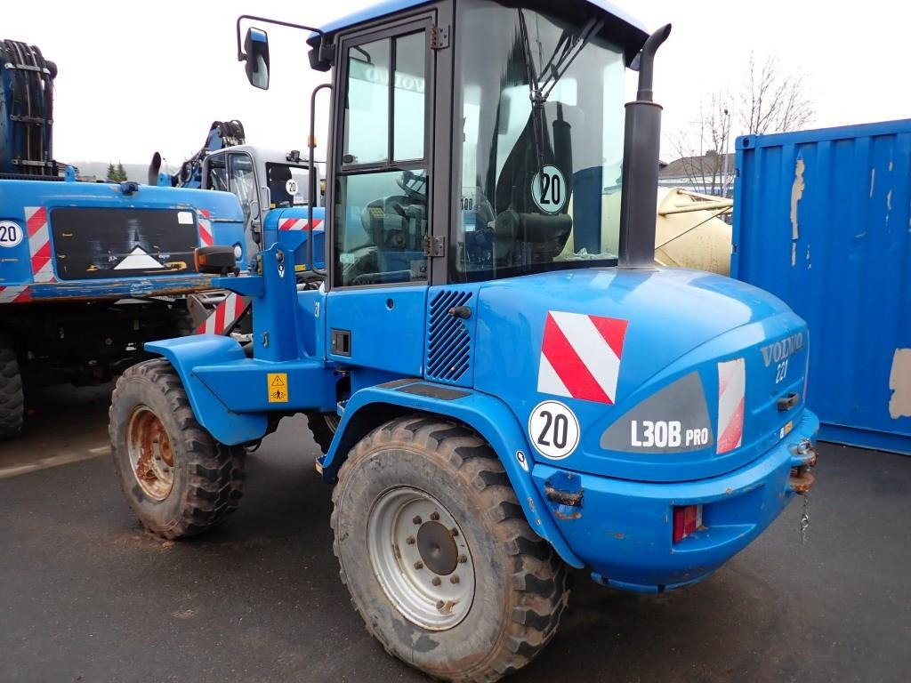 Volvo L30B - Gumikerekes homlokrakodó: 1 kép. Volvo L30B - Gumikerekes homlokrakodó: 1 kép.