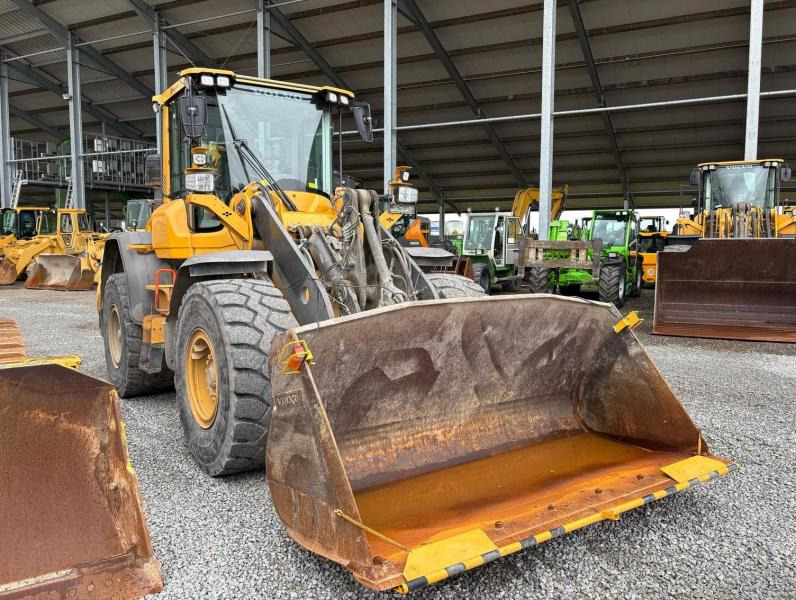 Volvo L70H - Gumikerekes homlokrakodó: 3 kép. Volvo L70H - Gumikerekes homlokrakodó: 3 kép.
