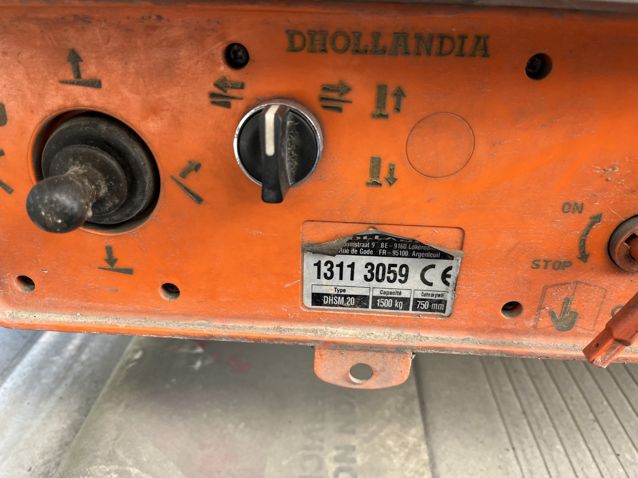 Ponyvás teherautó DAF LF 220: 9 kép.