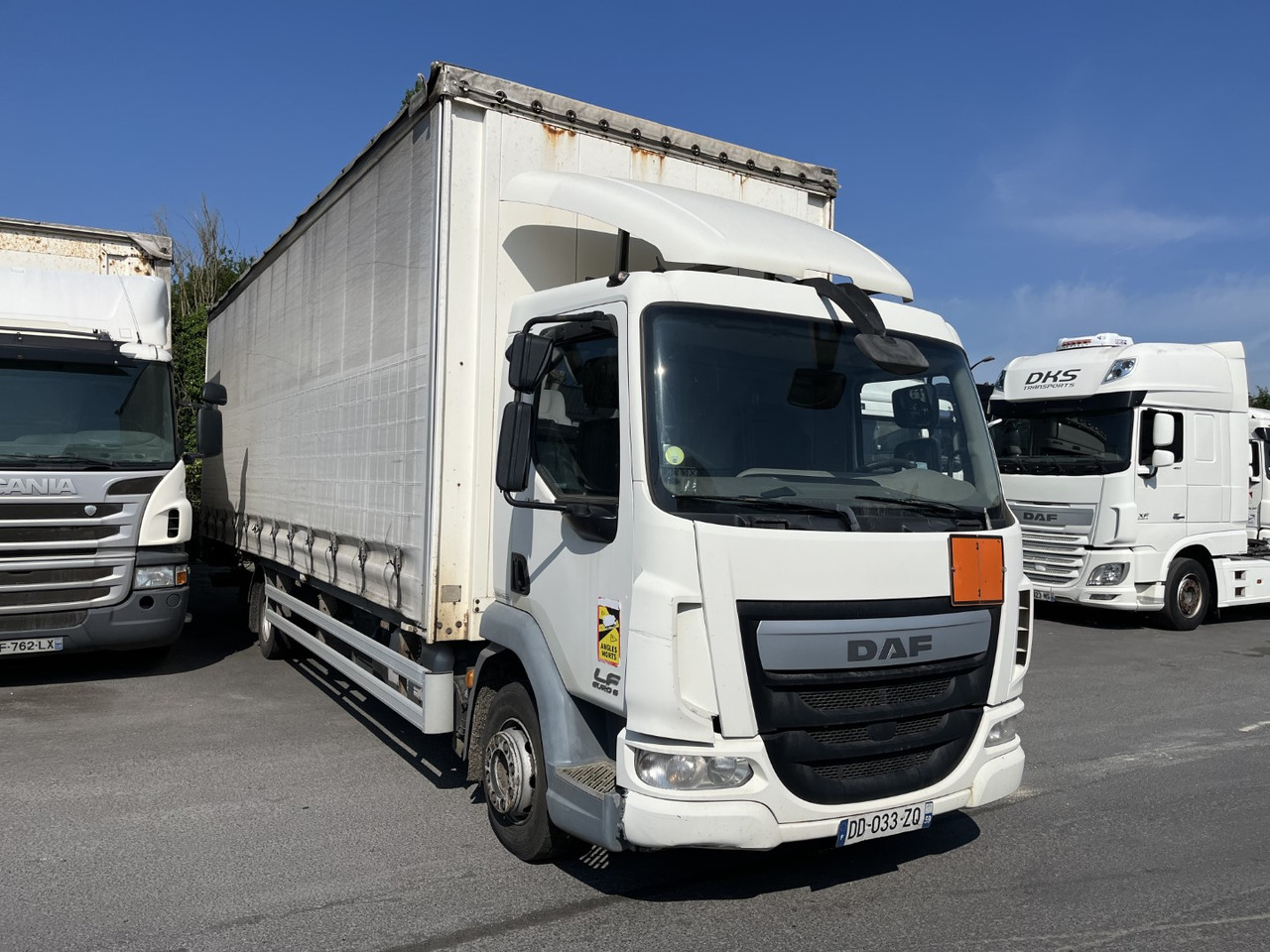 DAF LF 220 - Ponyvás teherautó: 1 kép. DAF LF 220 - Ponyvás teherautó: 1 kép.