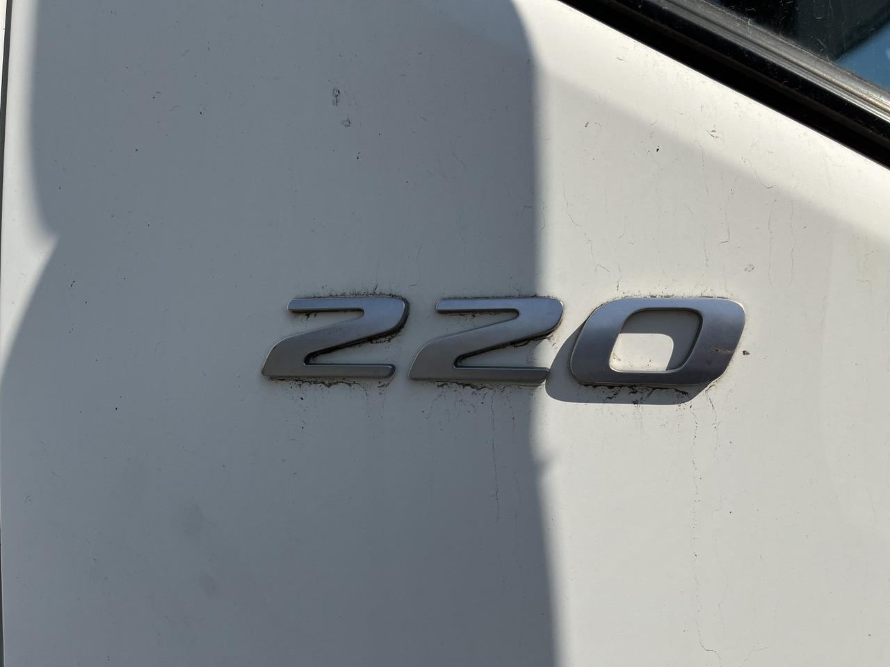 DAF LF 220 - Dobozos felépítményű teherautó: 4 kép. DAF LF 220 - Dobozos felépítményű teherautó: 4 kép.