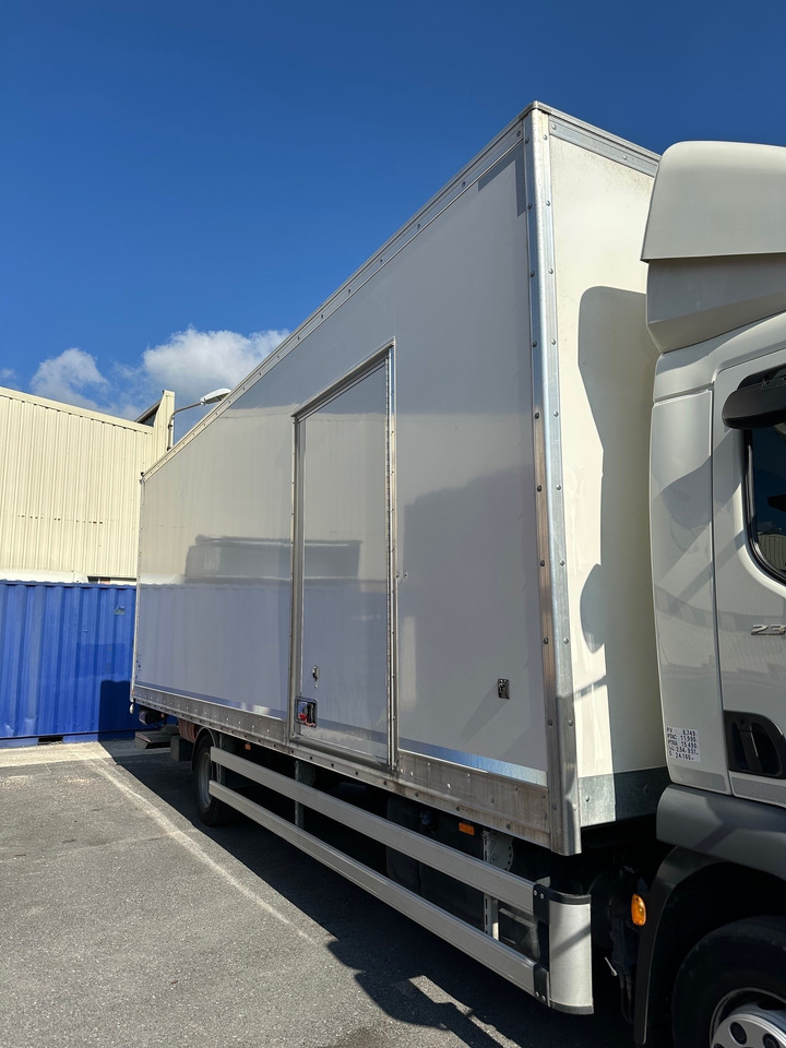 DAF LF 230 FA - Dobozos felépítményű teherautó: 4 kép. DAF LF 230 FA - Dobozos felépítményű teherautó: 4 kép.