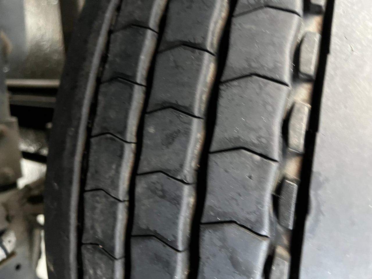 Iveco Eurocargo 120 E 22 - Ponyvás teherautó: 5 kép. Iveco Eurocargo 120 E 22 - Ponyvás teherautó: 5 kép.