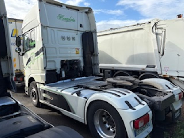 DAF XF 530 FT - Nyergesvontató: 4 kép. DAF XF 530 FT - Nyergesvontató: 4 kép.