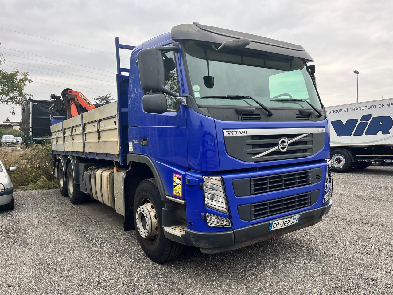 Volvo FM 420 - Platós teherautó: 2 kép. Volvo FM 420 - Platós teherautó: 2 kép.