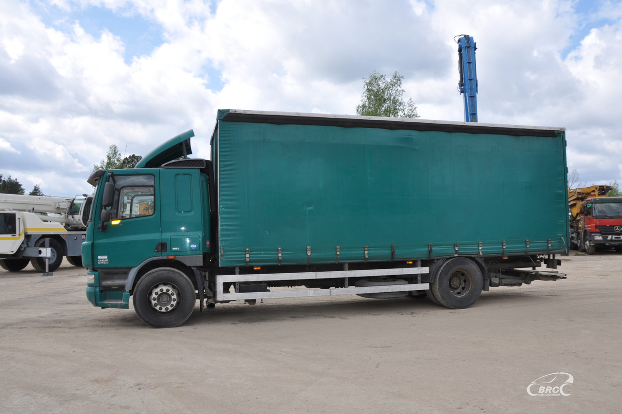 DAF CF 75.310 - Ponyvás teherautó: 3 kép. DAF CF 75.310 - Ponyvás teherautó: 3 kép.