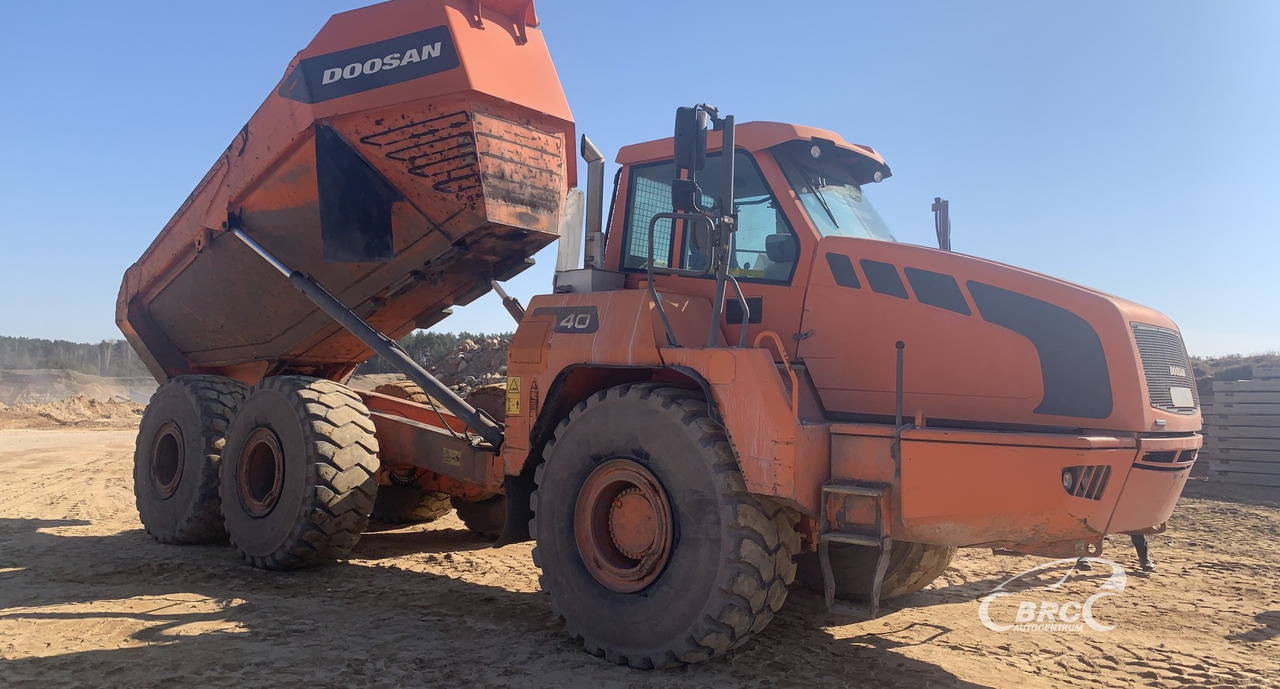Doosan DA 40 - Bánya teherautó: 2 kép. Doosan DA 40 - Bánya teherautó: 2 kép.