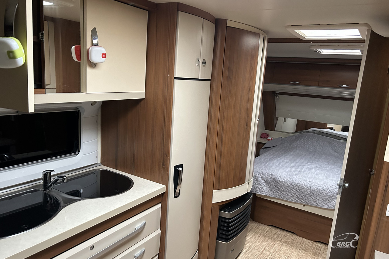 Hobby Premium 650 Ufe - Lakókocsi: 3 kép. Hobby Premium 650 Ufe - Lakókocsi: 3 kép.