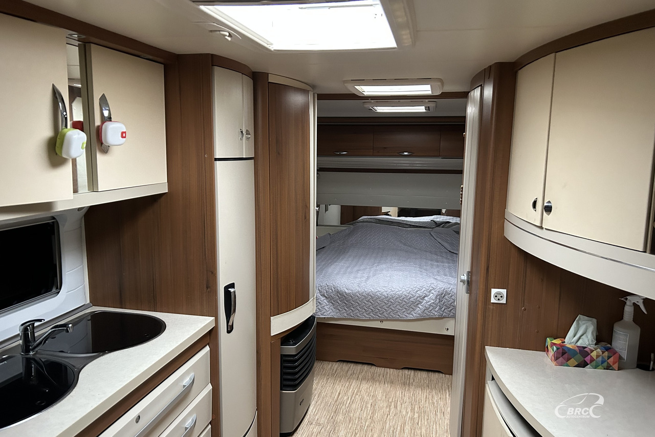 Hobby Premium 650 Ufe - Lakókocsi: 5 kép. Hobby Premium 650 Ufe - Lakókocsi: 5 kép.