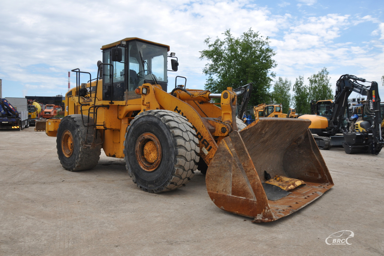 Hyundai HL770-7 - Gumikerekes homlokrakodó: 2 kép. Hyundai HL770-7 - Gumikerekes homlokrakodó: 2 kép.