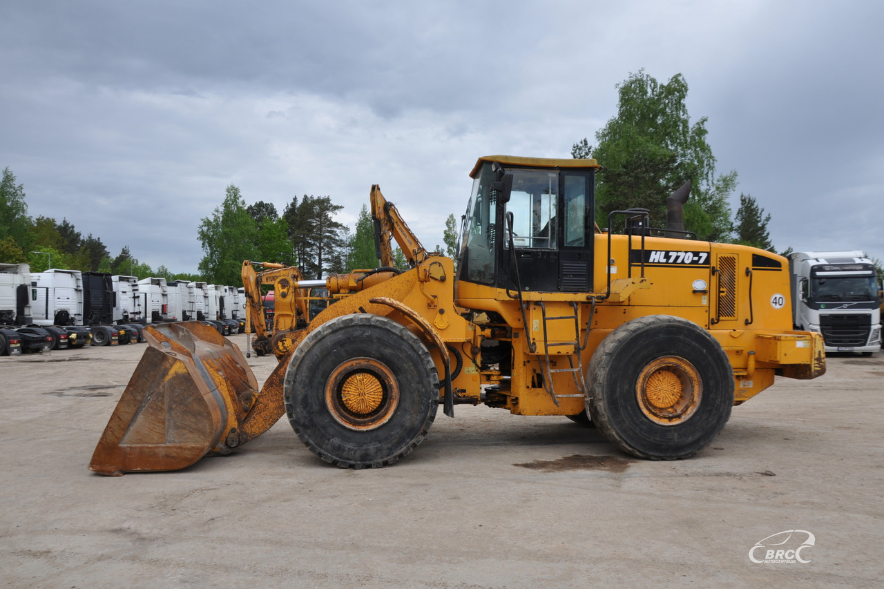 Hyundai HL770-7 - Gumikerekes homlokrakodó: 3 kép. Hyundai HL770-7 - Gumikerekes homlokrakodó: 3 kép.