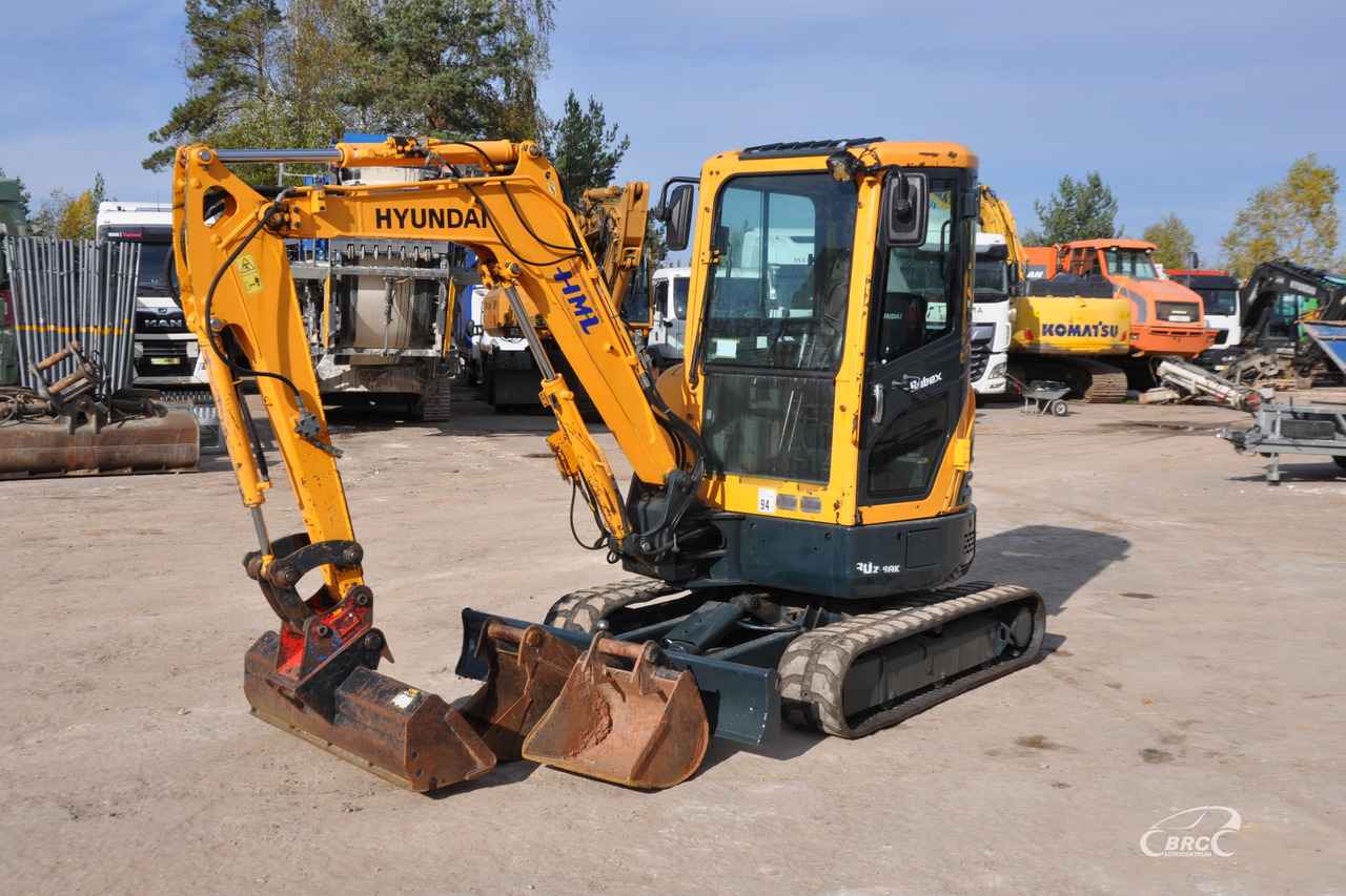 Hyundai R30Z-9AK - Minikotró: 1 kép. Hyundai R30Z-9AK - Minikotró: 1 kép.