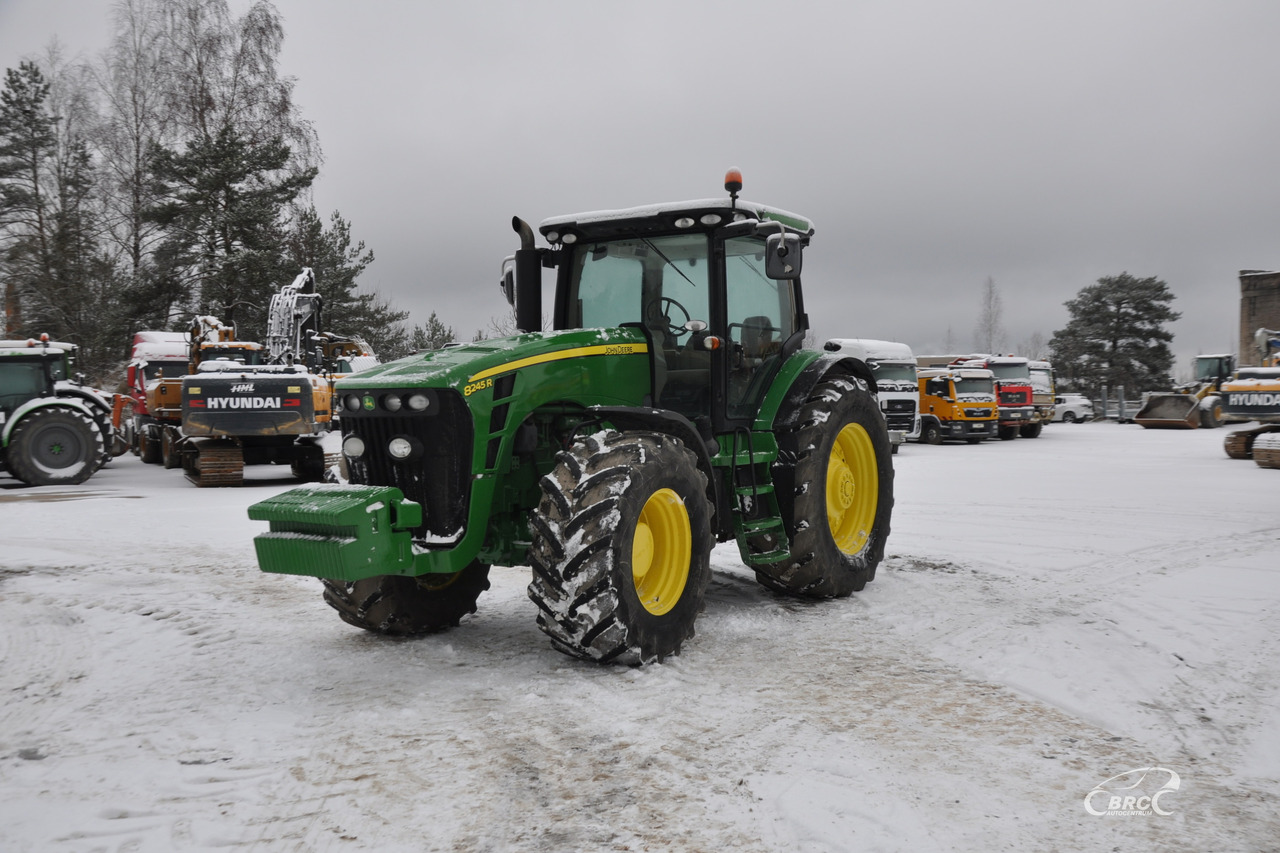 John Deere 8245R - Traktor: 1 kép. John Deere 8245R - Traktor: 1 kép.