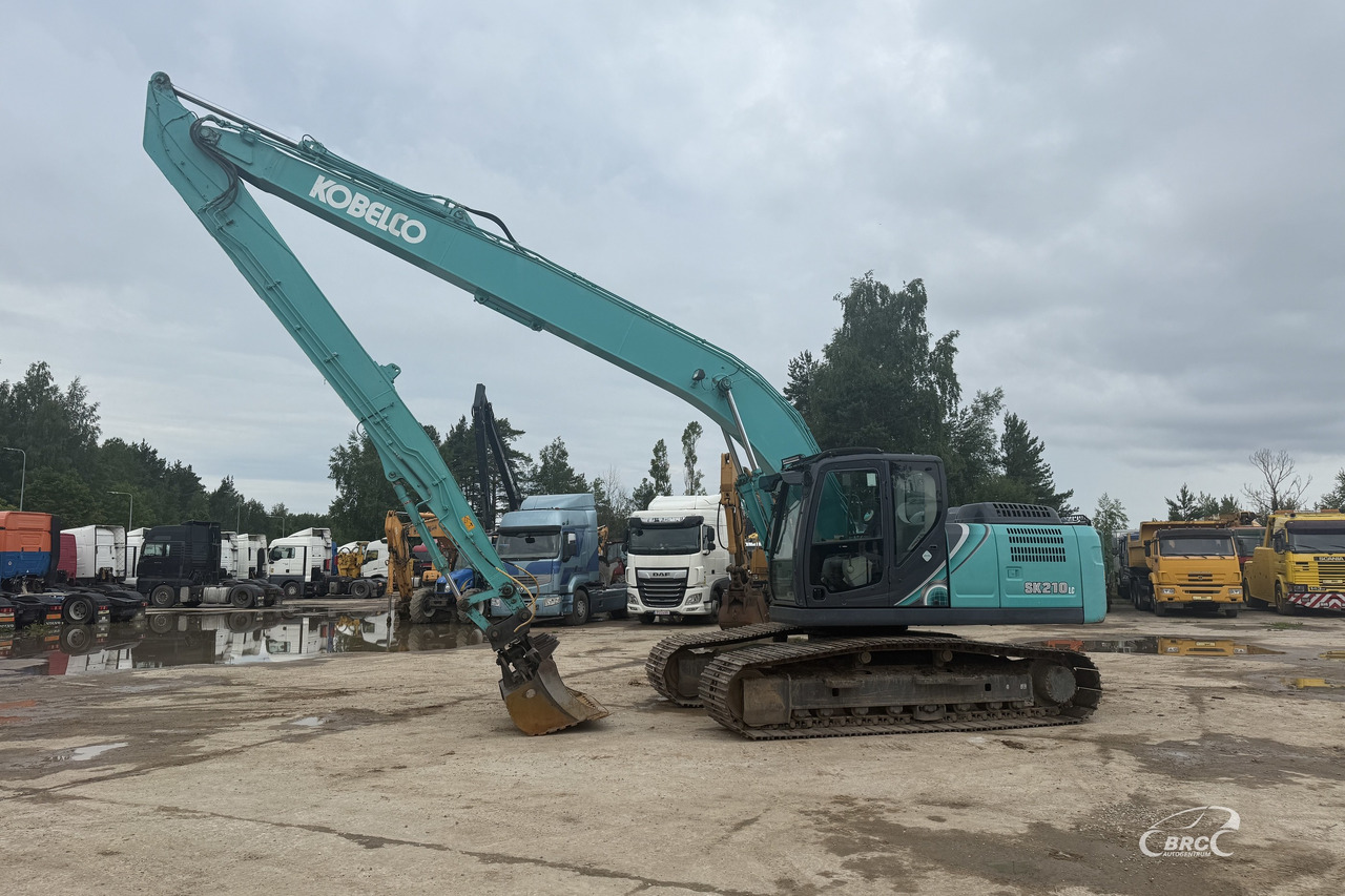Kobelco SK210LC-10 - Lánctalpas kotró: 3 kép. Kobelco SK210LC-10 - Lánctalpas kotró: 3 kép.